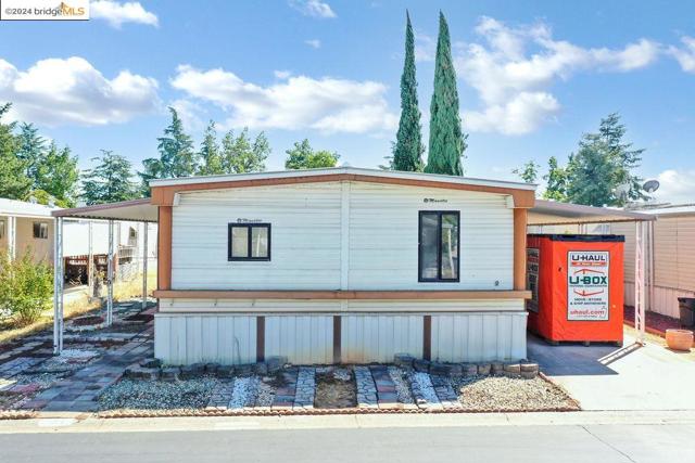 Image 1 of 28 For 103 Countess Way