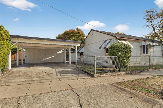 3703 Florence Street, Redwood City CA: https://media.crmls.org/mediaz/cd111383-4562-46c3-812e-bc4b0cf54305.jpg