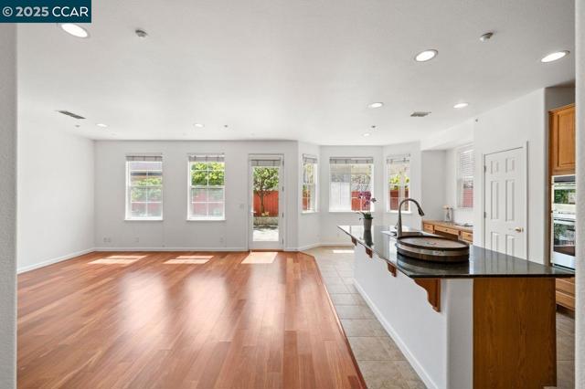 35970 Green Street, Union City CA: https://media.crmls.org/mediaz/cd116b6c-255a-4e31-ac01-068f56254fd4.jpg