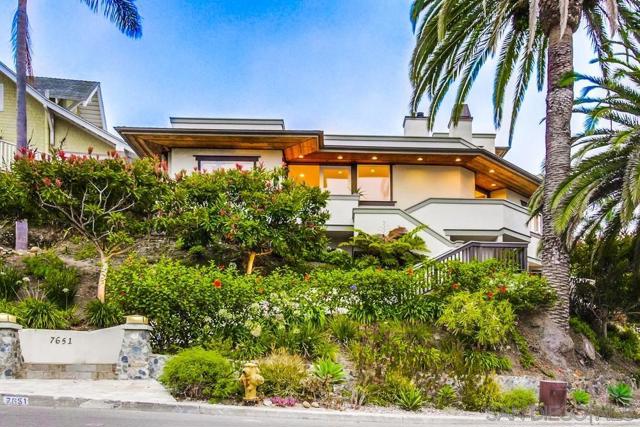 7651 Country Club Drive, La Jolla CA: https://media.crmls.org/mediaz/cd11983f-610f-43be-8126-e12e0ba1587e.jpg