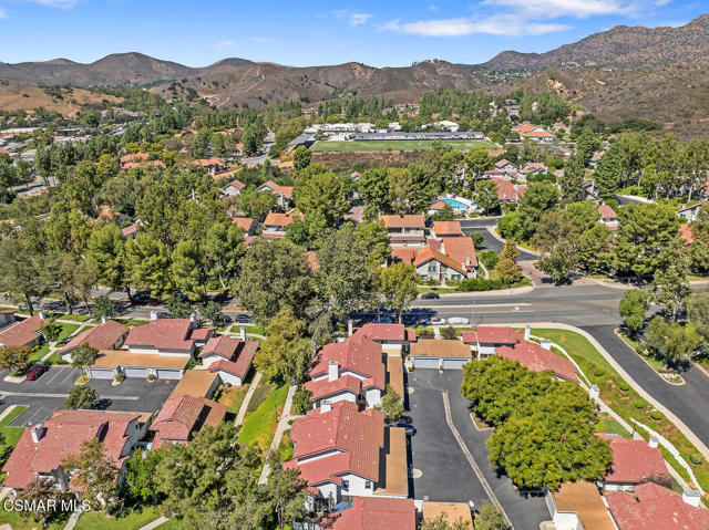 979 Quarterhorse Lane, Oak Park CA: https://media.crmls.org/mediaz/cd1202d6-f031-4f5a-b300-23fe95145f48.jpg