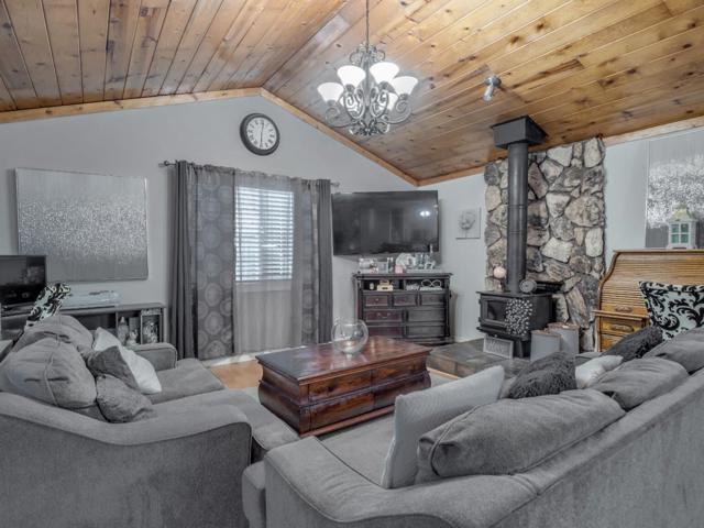 430 Adams Court, Gilroy CA: https://media.crmls.org/mediaz/cd12a179-0f36-4fc7-817b-de6eb54f43c5.jpg