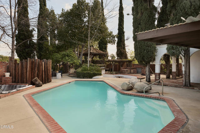 6900 Lurline Avenue, Los Angeles CA: https://media.crmls.org/mediaz/cd12ad6a-c5a1-4a24-8382-c4e968422763.jpg