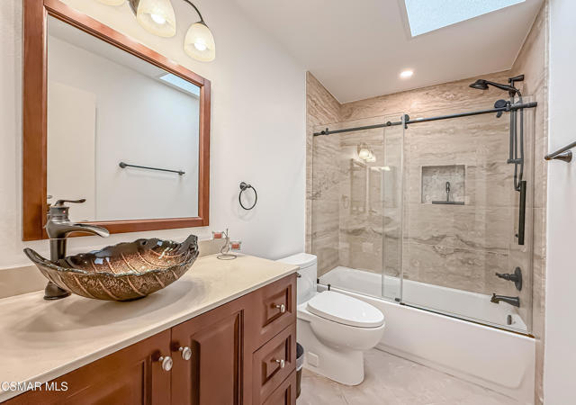 2829 Shoreview Circle, Westlake Village CA: https://media.crmls.org/mediaz/cd1393a1-2c09-4250-a5e4-ac44425f13c3.jpg