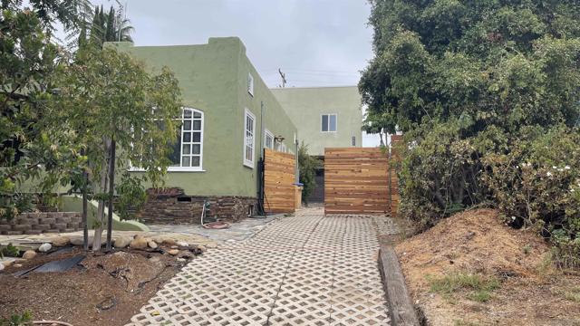 4605 4607 Terrace Dr, San Diego CA: https://media.crmls.org/mediaz/cd1493e2-bbc8-4116-bdbe-72742b15fa2b.jpg