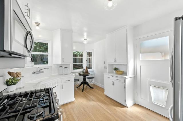 1968 Arroyo Avenue, San Carlos CA: https://media.crmls.org/mediaz/cd149d61-e5f8-4500-b51d-7c4abbe4af12.jpg