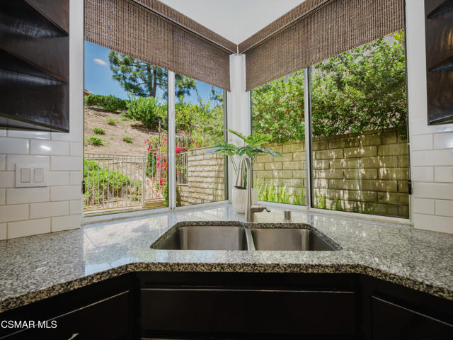 3185 Clarita Court, Thousand Oaks CA: https://media.crmls.org/mediaz/cd14a48e-ed31-49bd-b2a5-0e4031187c83.jpg