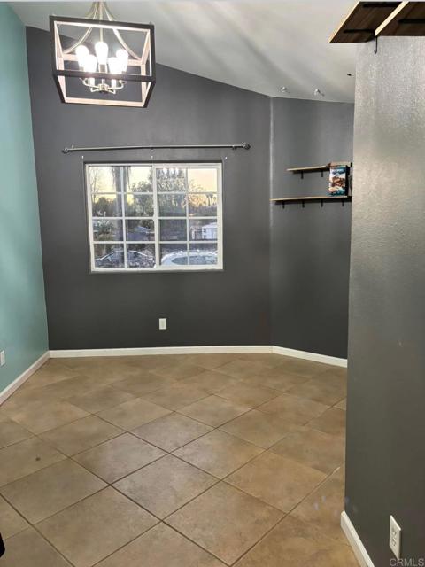 829 Warmlands Avenue, Vista CA: https://media.crmls.org/mediaz/cd14e86a-2691-485b-b3aa-7ea2da00a4b2.jpg