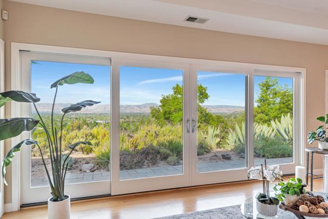 15010 Larga Vista Drive, Los Gatos CA: https://media.crmls.org/mediaz/cd151c32-9f89-48b7-8d9c-cb70ba760bb9.jpg