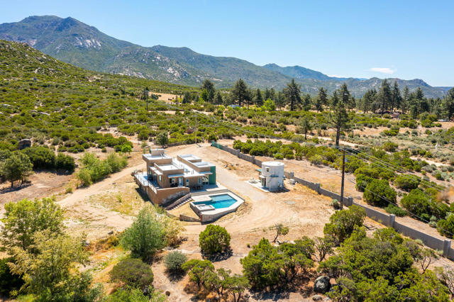 28990 Bonita Vista Road, Mountain Center CA: https://media.crmls.org/mediaz/cd157b06-7a95-4f34-b0c6-e85d11f2f0cb.jpg