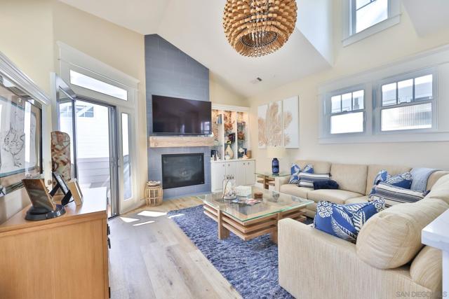 Image 3 of 44 For 827 C Avenue