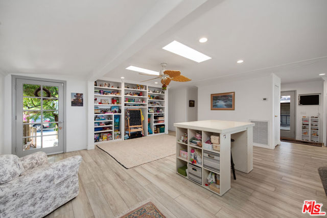 29500 Heathercliff Road, Malibu CA: https://media.crmls.org/mediaz/cd15ddec-d70c-4b07-bea4-83cacabbd814.jpg