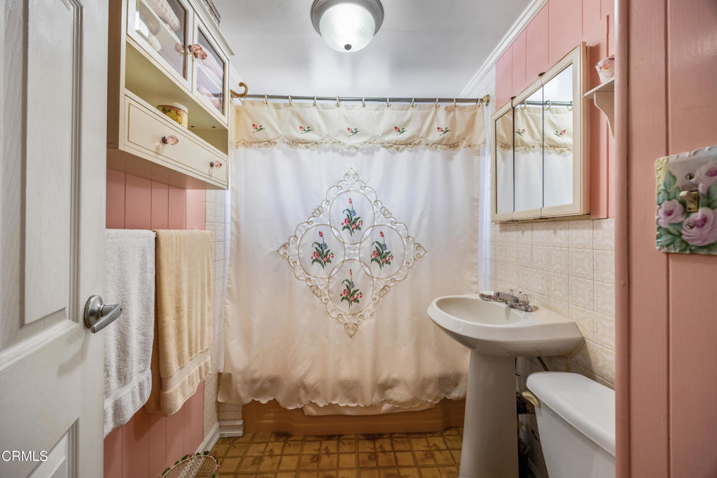 https://media.crmls.org/mediaz/cd15e450-3329-444b-8547-d6b8b1a75c8f.jpg?preset=X-Large