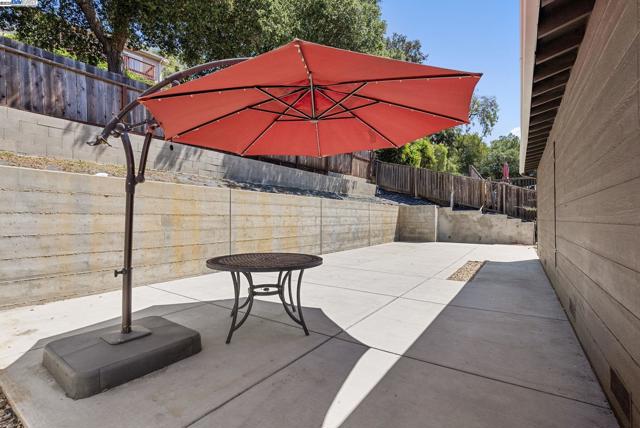 25910 Westview Way, Hayward CA: https://media.crmls.org/mediaz/cd16238c-2d9e-48d7-92ff-b491f42402b9.jpg