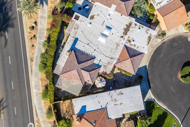 44269 Portofino Court, Palm Desert CA: https://media.crmls.org/mediaz/cd163f1d-039c-4230-a735-0566c7c0e8a3.jpg