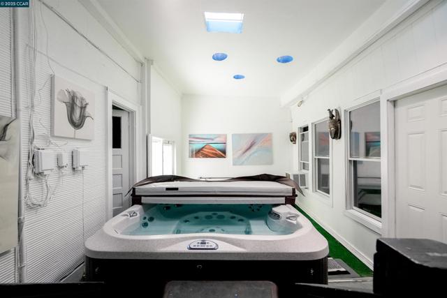 2510 E 21st ST, Oakland CA: https://media.crmls.org/mediaz/cd164dd5-0ce9-4d21-a769-e65cafdb8bb9.jpg