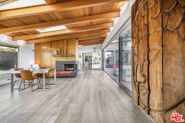 7275 Mulholland Drive, Los Angeles CA: https://media.crmls.org/mediaz/cd16c581-3fd3-49bb-b88f-b021b212feca.jpg