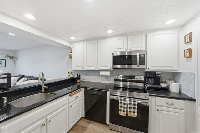 Detail Gallery Image 8 of 39 For 3711 Balboa #B,  San Diego,  CA 92117 - 2 Beds | 2 Baths