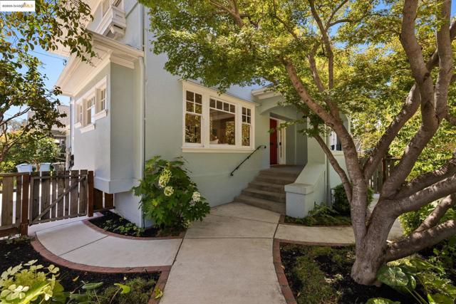 2842 Ashby Ave, Berkeley CA: https://media.crmls.org/mediaz/cd17c2c4-98ed-41b5-ab06-8f3a5849f4e8.jpg