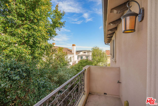 2005 Robinson Street, Redondo Beach, California 90278, 4 Bedrooms Bedrooms, ,3 BathroomsBathrooms,Residential,For Sale,Robinson,26638819