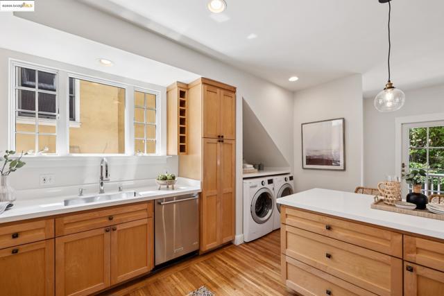 1071 Harvard Rd, Piedmont CA: https://media.crmls.org/mediaz/cd1809ed-02e8-44f6-8fc9-ae9c0ef0f78d.jpg