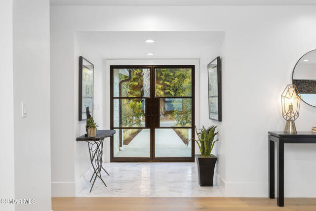 1324 La Granada Drive, Thousand Oaks CA: https://media.crmls.org/mediaz/cd1868ad-ea5c-4bde-9036-bcf6d48016dd.jpg