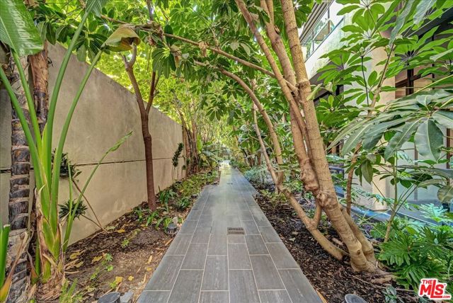 460 S SPRING Street, Los Angeles CA: https://media.crmls.org/mediaz/cd1877f6-176f-4e17-a338-532f71a3870c.jpg
