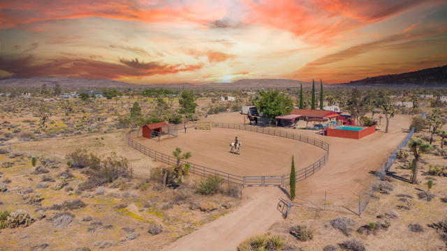58189 Sunny Sands Drive, Yucca Valley CA: https://media.crmls.org/mediaz/cd194760-e011-4cd4-91f5-8b0d5a7c6247.jpg