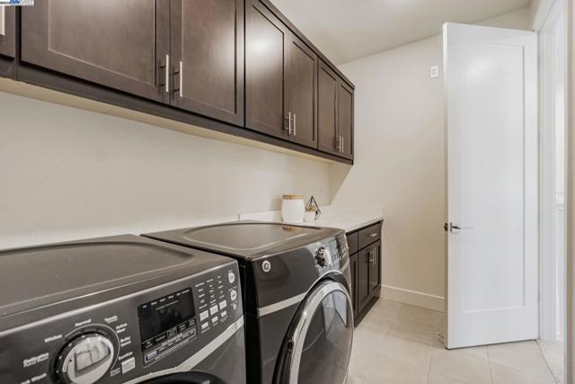 2002 Davoli Ct, San Ramon CA: https://media.crmls.org/mediaz/cd19d873-da27-4a3c-848d-a9313459b29f.jpg