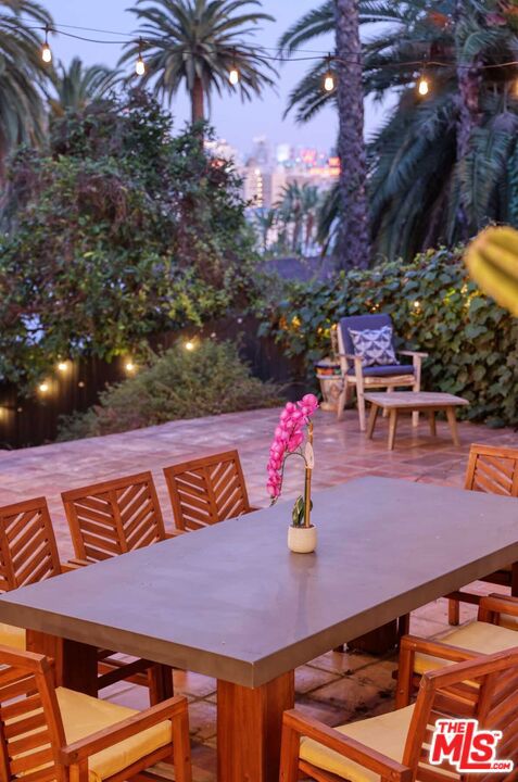 6749 Whitley Terrace, Los Angeles CA: https://media.crmls.org/mediaz/cd1a0ae1-e634-422c-8761-98850fbbe18b.jpg