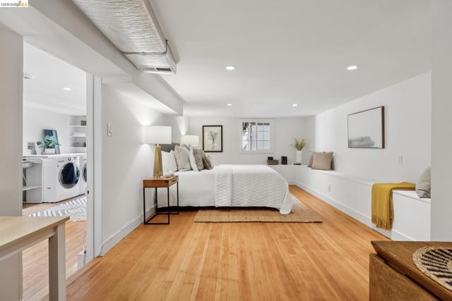 1509 Francis St, Albany CA: https://media.crmls.org/mediaz/cd1b77d4-2f53-470e-9e0c-61ac539b4aa2.jpg