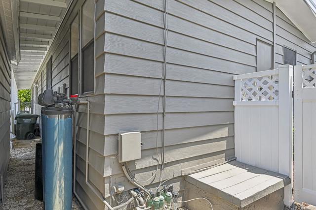Detail Gallery Image 35 of 58 For 631 via Costa Rica, Vista,  CA 92081 - 2 Beds | 2 Baths