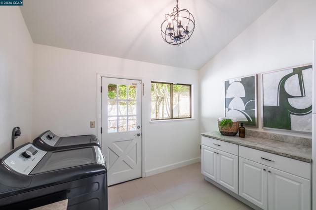 Image 38 of 52 For 1006 Howard Hills Rd