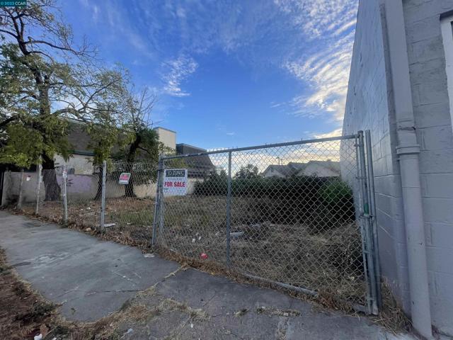 241 Espee Ave, Richmond CA: https://media.crmls.org/mediaz/cd1c3922-8634-4c59-b68b-321b54f91cf3.jpg