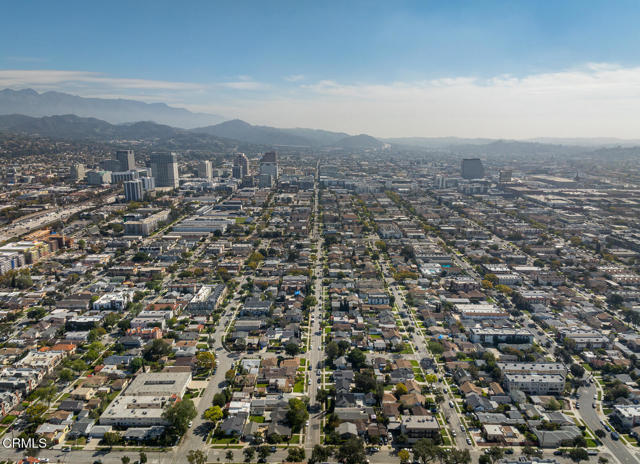 657 W Milford Street, Glendale CA: https://media.crmls.org/mediaz/cd1d20cf-9bf2-4674-a0d5-a20bf42d6a0b.jpg