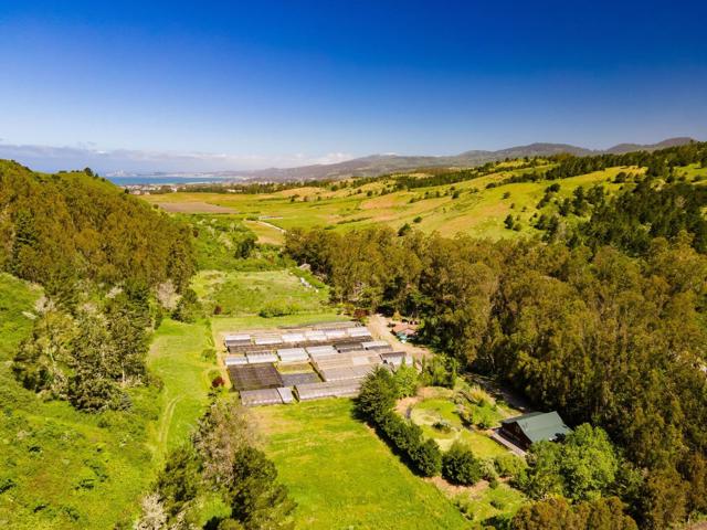1770 Higgins Canyon Road, Half Moon Bay CA: https://media.crmls.org/mediaz/cd1d6315-8330-4722-b6c7-021720e46082.jpg