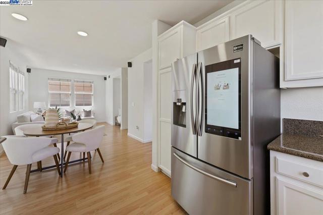 3989 Strafford Ct, Dublin CA: https://media.crmls.org/mediaz/cd1d8fed-ee40-4d8c-9944-1ddbcc7309e3.jpg