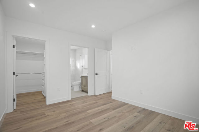 2808 S Cloverdale Avenue, Los Angeles CA: https://media.crmls.org/mediaz/cd1d90c3-4127-46ba-a874-656ff010ea62.jpg
