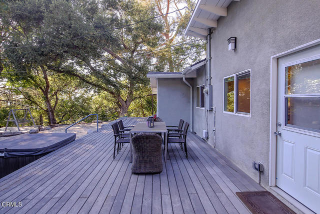 5245 Bubbling Well Lane, La Canada Flintridge CA: https://media.crmls.org/mediaz/cd1da502-7594-4c31-a9a8-c1bee5730c30.jpg