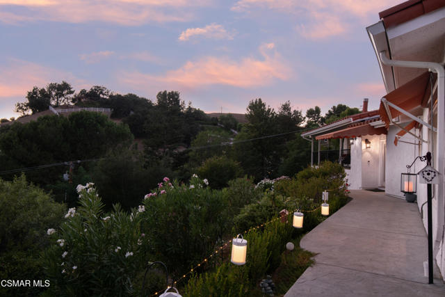 28329 Foothill Drive, Agoura Hills CA: https://media.crmls.org/mediaz/cd1dcd36-d829-4c87-b053-15d490575c4f.jpg