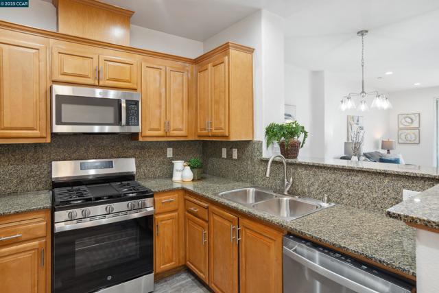 3240 Maguire Way, Dublin CA: https://media.crmls.org/mediaz/cd1ddc29-0fc2-4071-9b10-49d3de191da3.jpg