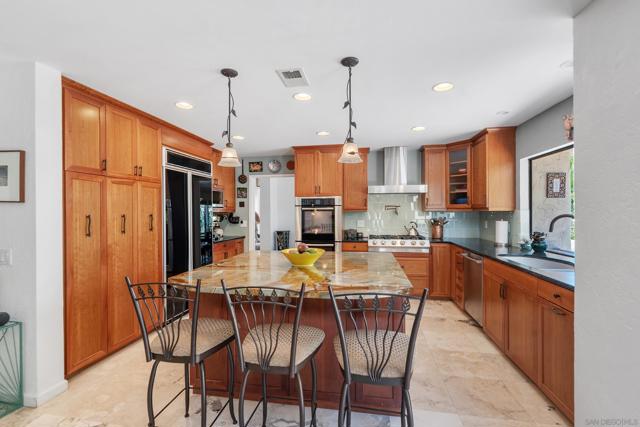 13414 Calle Colina, Poway CA: https://media.crmls.org/mediaz/cd1e0a7e-aabf-4b4b-8ebf-615b65d05fad.jpg
