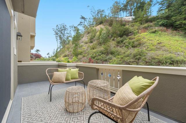 107 Knockash, San Francisco CA: https://media.crmls.org/mediaz/cd1e0b77-b0b6-4d2c-9994-33ed2b8bafd1.jpg