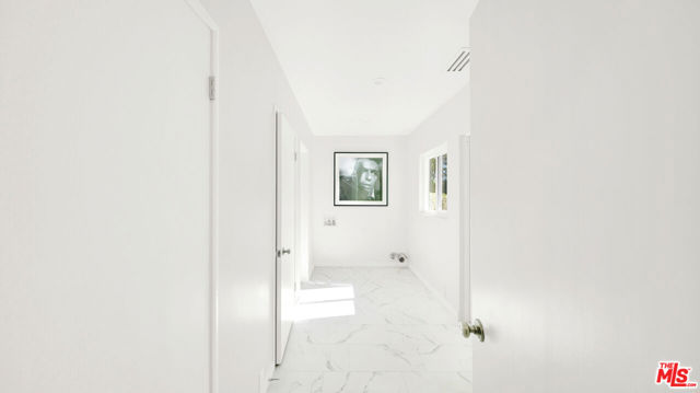 6900 Chisholm Avenue, Lake Balboa CA: https://media.crmls.org/mediaz/cd1e0cf6-52d4-44f8-a397-eeb22432bfd9.jpg