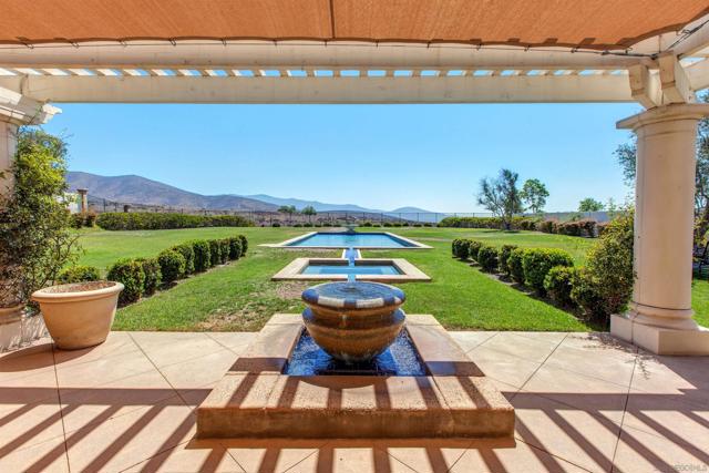 671 Via Maggiore, Chula Vista CA: https://media.crmls.org/mediaz/cd1e5923-fbda-4473-82b7-11fd1e7232c2.jpg