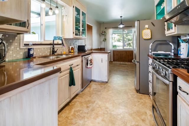 4670 Eggers Dr, Fremont CA: https://media.crmls.org/mediaz/cd1eb168-0a54-44e9-8c1e-8d4694232aca.jpg