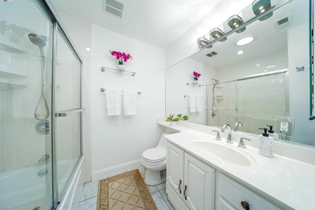 37621 Glenmoor Dr, Fremont CA: https://media.crmls.org/mediaz/cd1eea06-5d1a-4fbe-8b11-6d0904d5e543.jpg