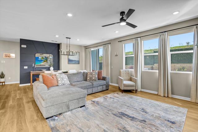 Detail Gallery Image 3 of 32 For 2332 Trevi Cir, Chula Vista,  CA 91913 - 4 Beds | 3 Baths