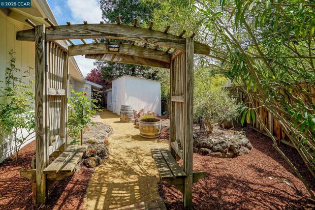 24 Ray Ct, Alamo CA: https://media.crmls.org/mediaz/cd1f5e94-b5a2-4b14-a642-da8e529ca9b9.jpg