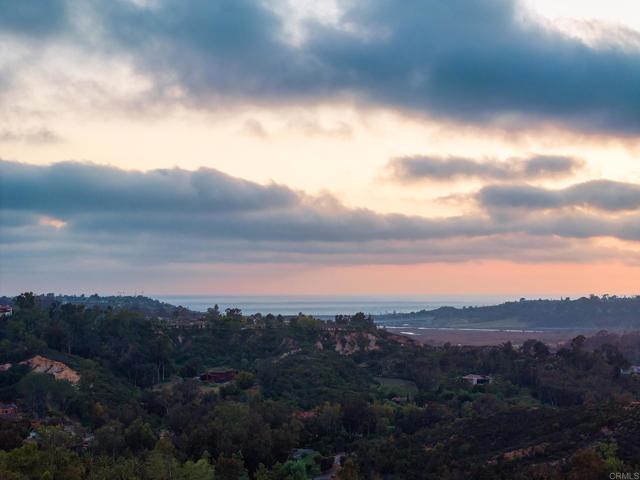 5306 Linea Del Cielo, Rancho Santa Fe CA: https://media.crmls.org/mediaz/cd1f8e17-387d-481a-b656-da35cd8f7f84.jpg